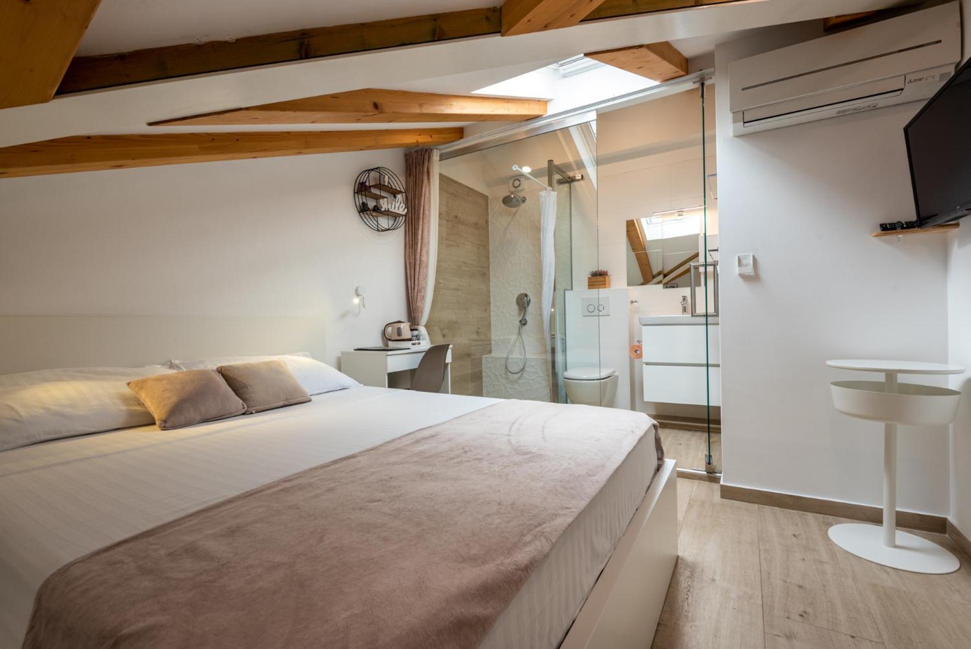 Lighthouse Central Apartments 오미스 외부 사진