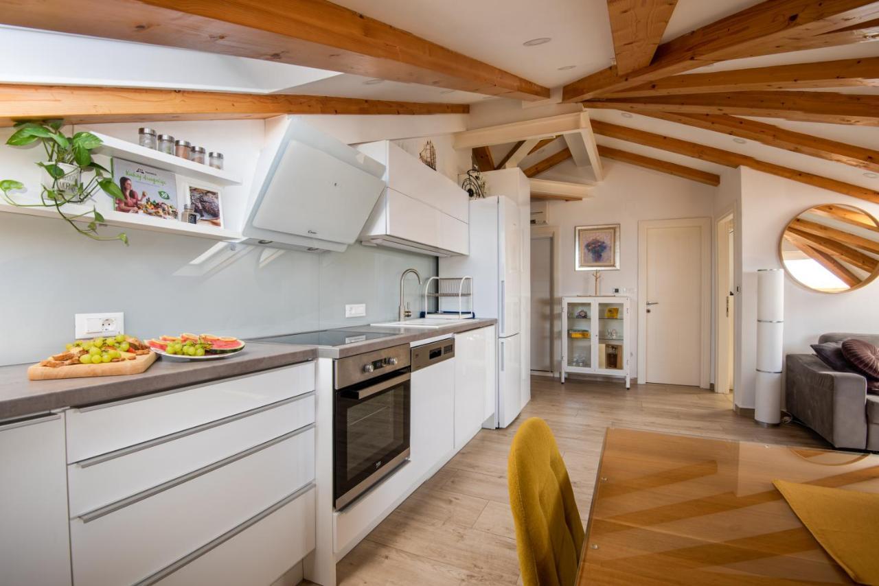 Lighthouse Central Apartments 오미스 외부 사진
