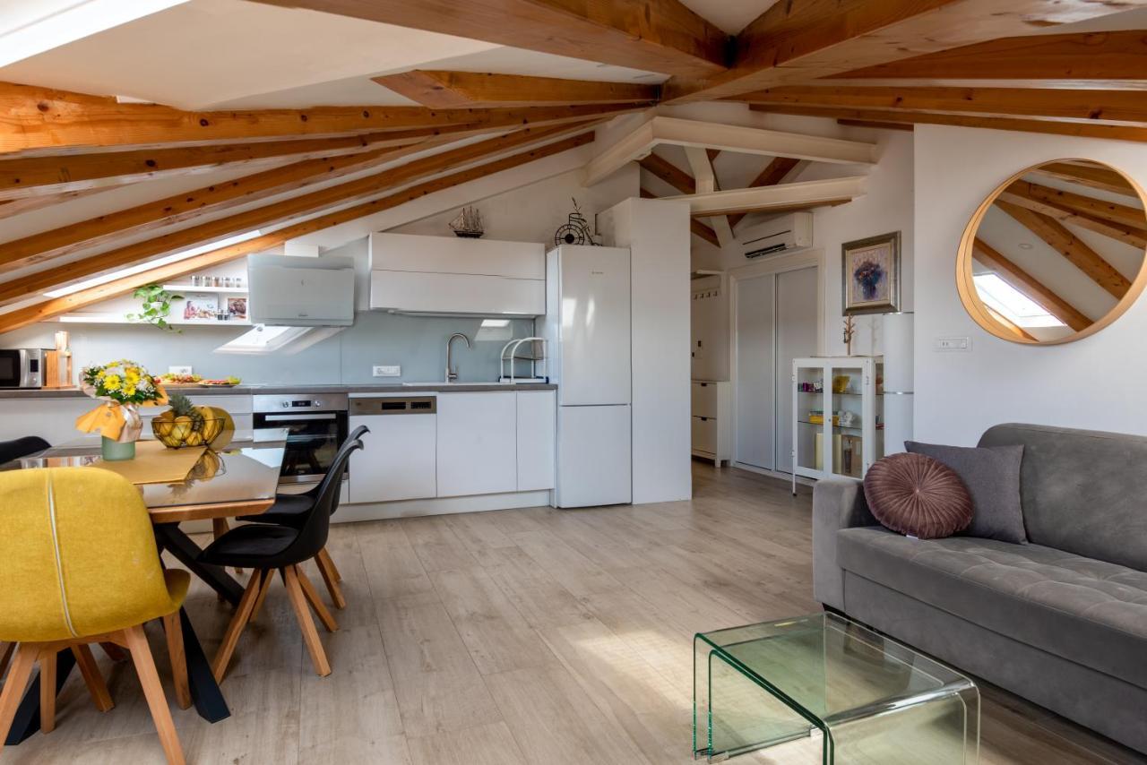 Lighthouse Central Apartments 오미스 외부 사진