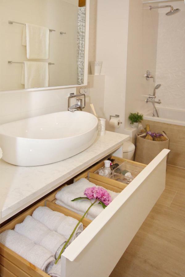 Lighthouse Central Apartments 오미스 외부 사진