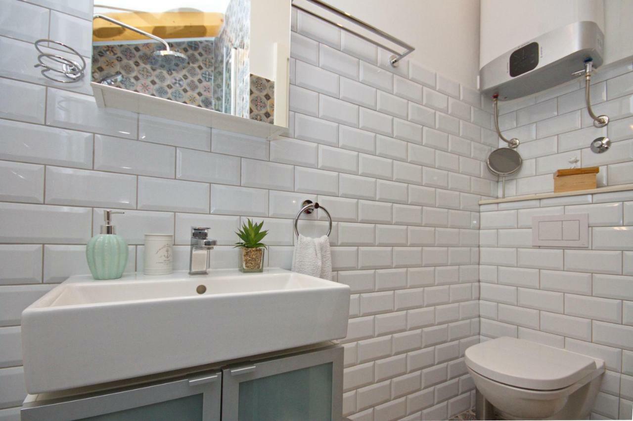 Lighthouse Central Apartments 오미스 외부 사진