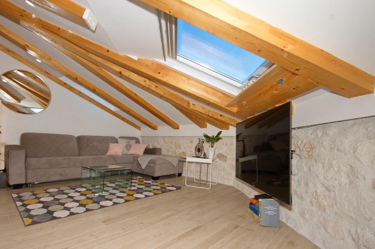 Lighthouse Central Apartments 오미스 외부 사진